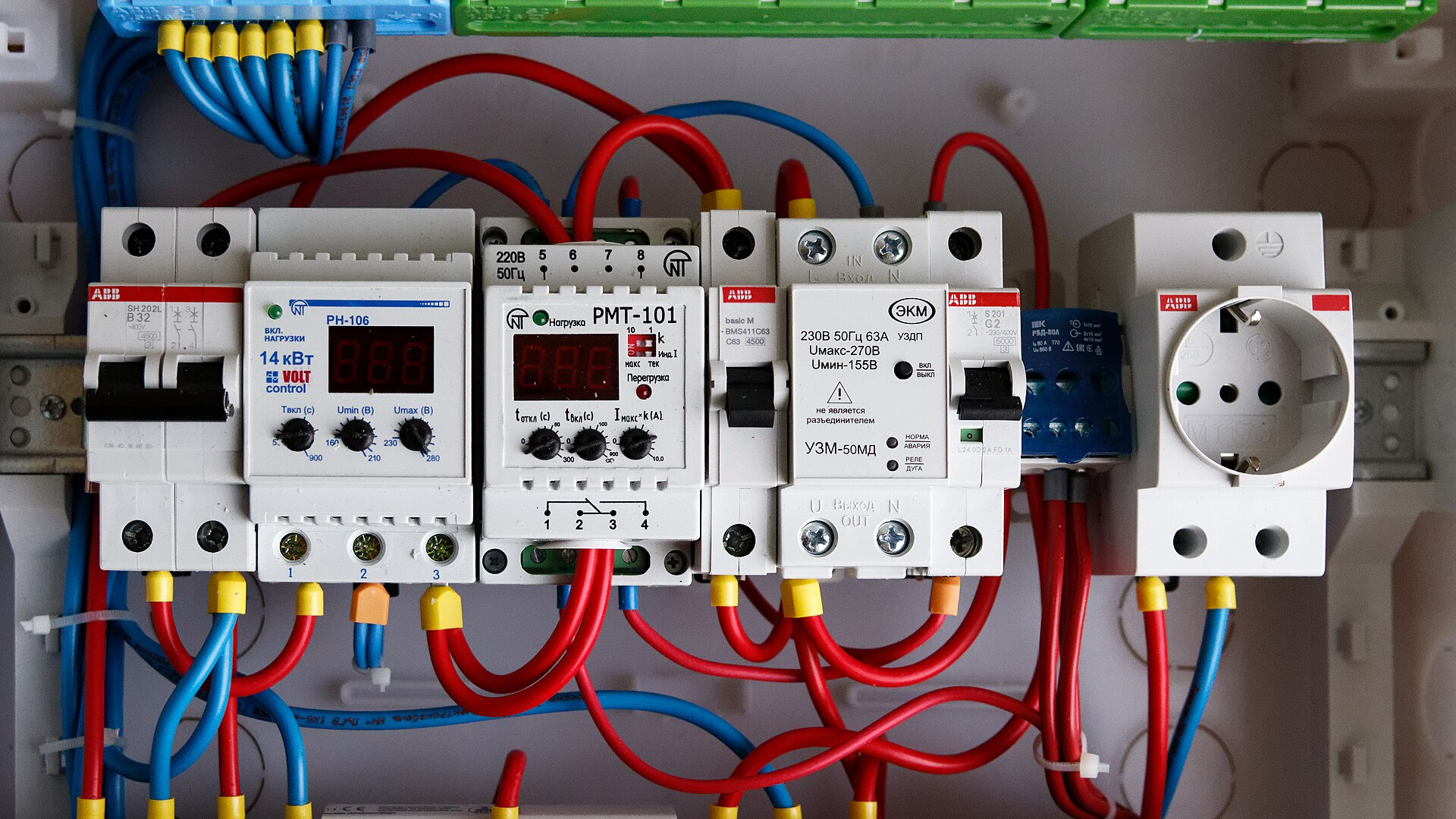 Circuit breakers and wiring inside a consumer unit
